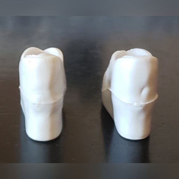 Vintage 1970s 12" Mego Doll white summer shoes for Cher Doll Farrah Fawcett doll - Picture 4 of 5